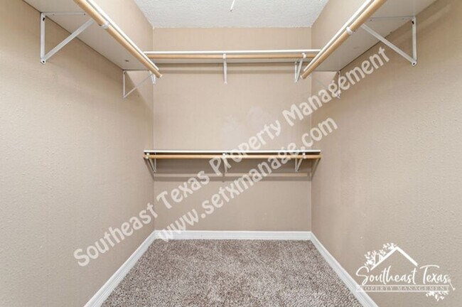 Building Photo - 250 Duhon St
