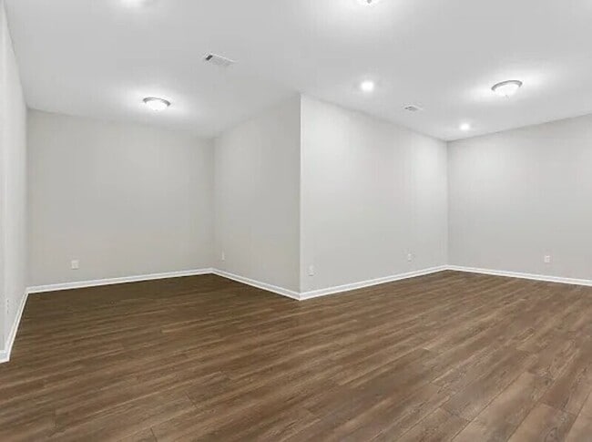 Building Photo - 1829 Lynwood Ln