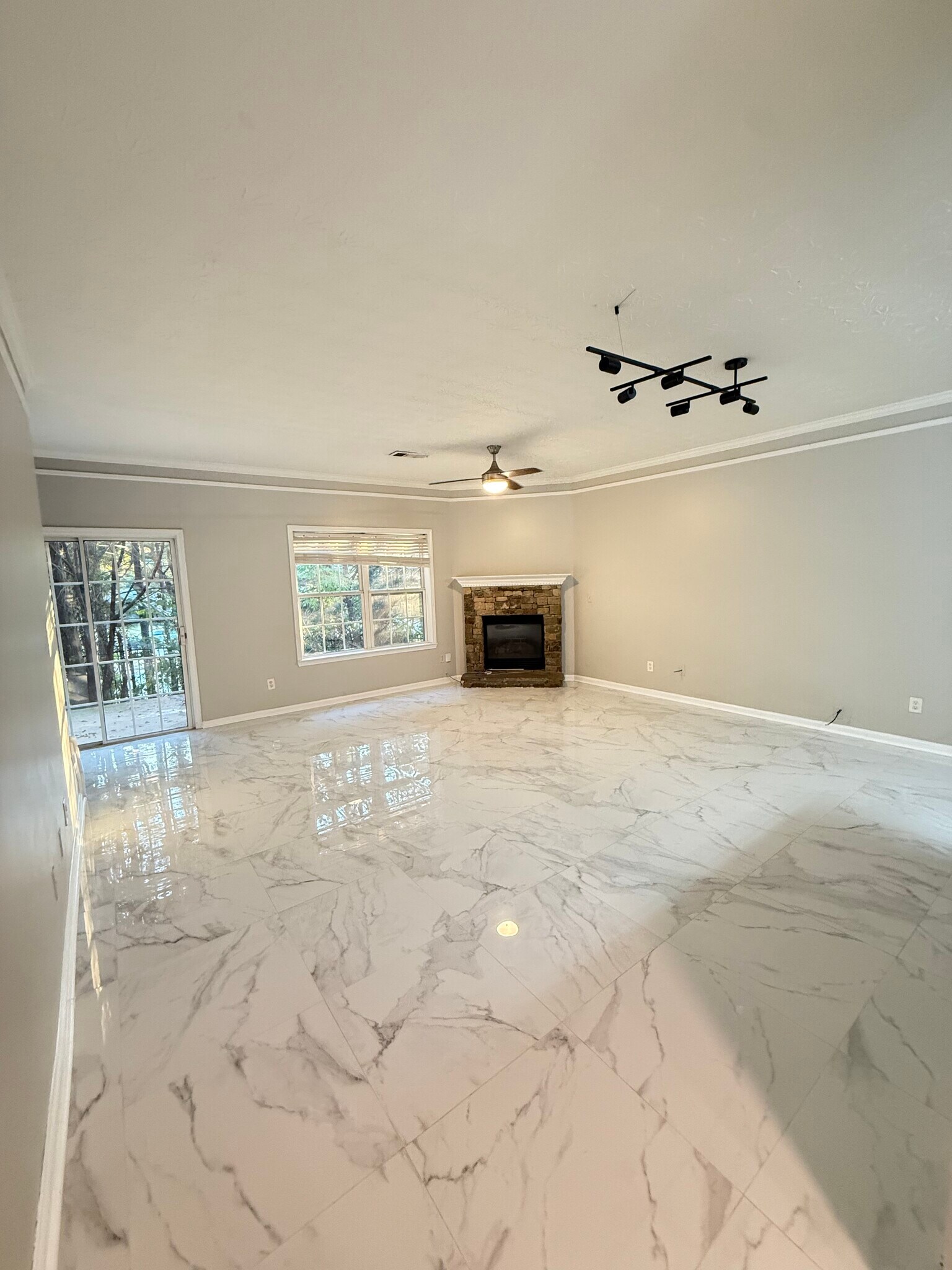 Building Photo - 323 Parc River Blvd