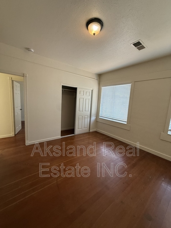 Building Photo - 139 W Yosemite Ave