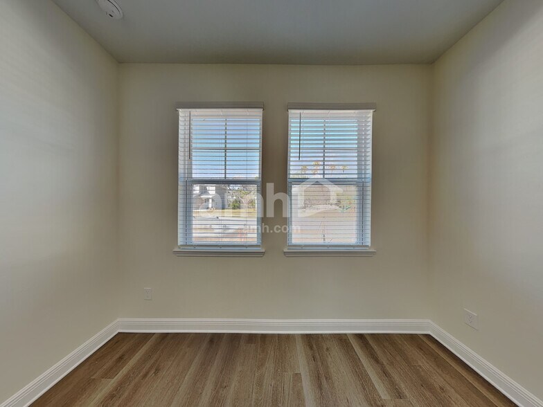 Building Photo - 1533 Blue Nile Pt