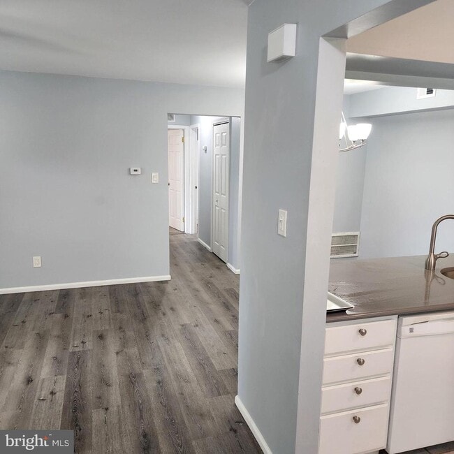 Building Photo - 703A Sedgefield Dr
