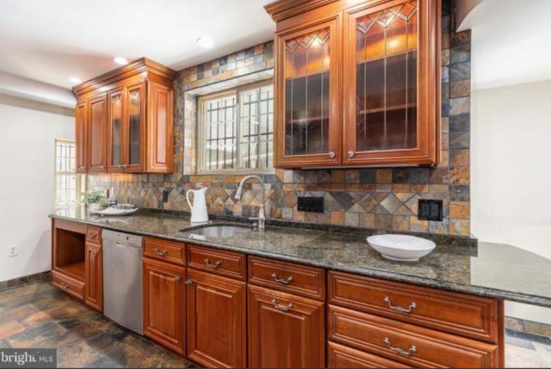 Building Photo - 1318 Dickinson St