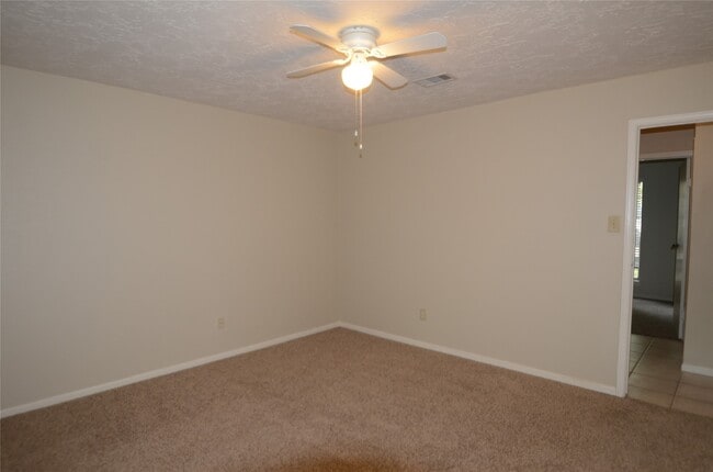 Building Photo - 56 Fallshire Dr