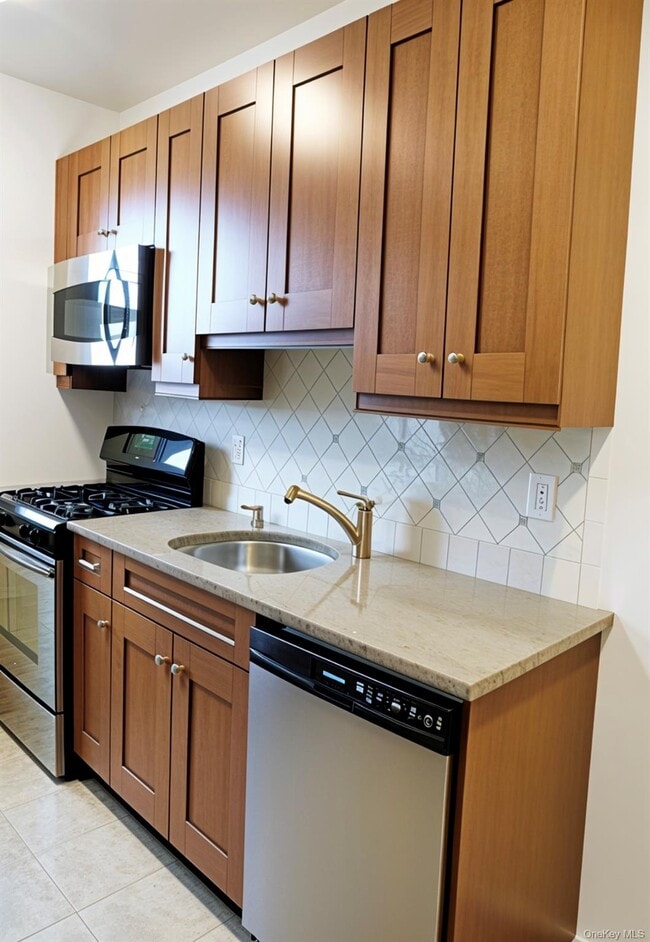 Building Photo - 220 Pelham Rd