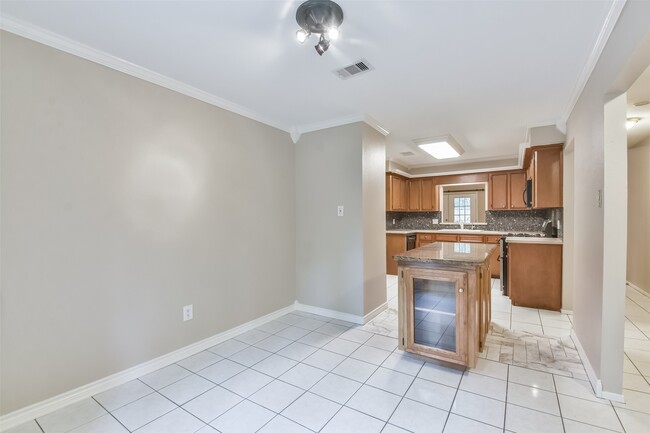 Building Photo - 20 Tulip Hill Ct