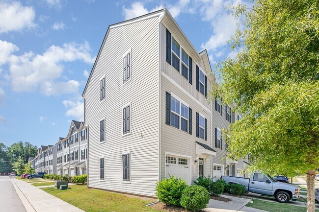 Building Photo - 1105 Canando St