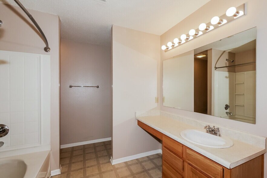 Building Photo - 2181 Olympia Dr