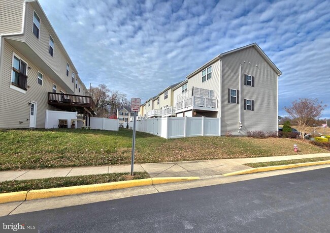 Building Photo - 203 Sage Cir