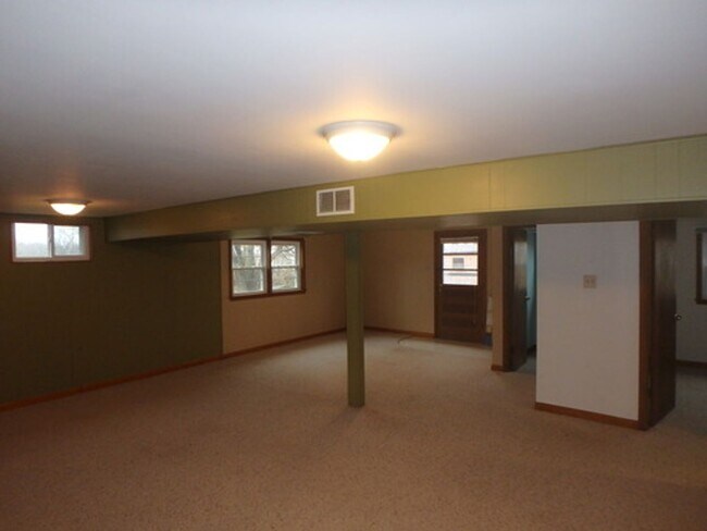 Building Photo - 2300 N Semon Rd