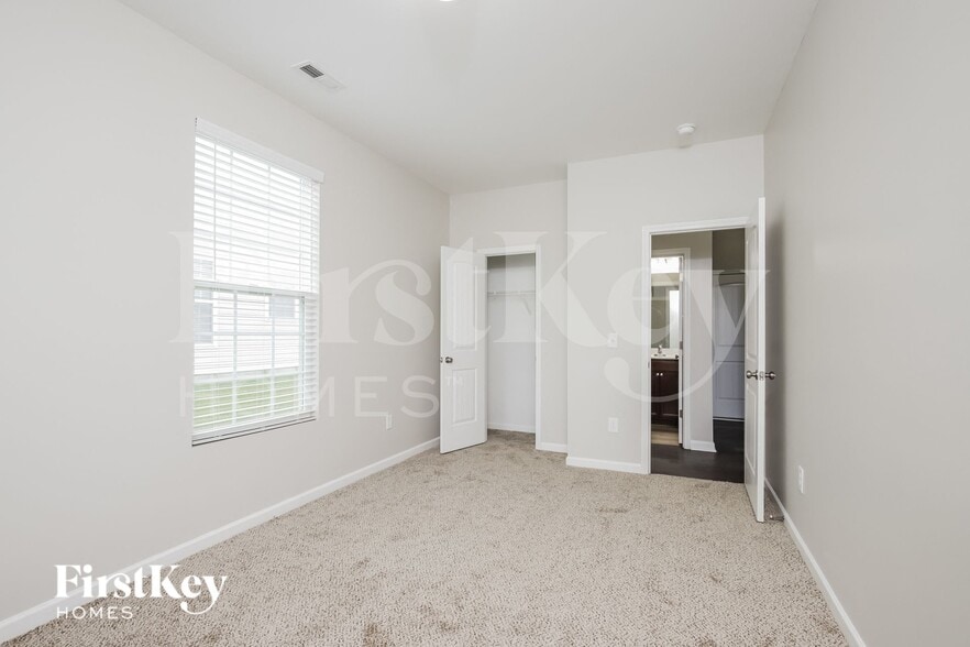 Building Photo - 3505 Panarama Dr