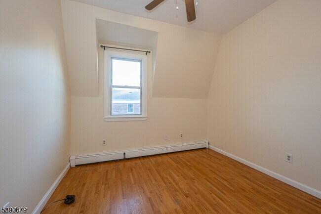Building Photo - 120 Bloomfield Ave