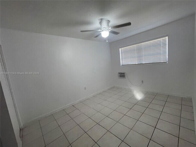 Building Photo - 3960 SW 68th Ave