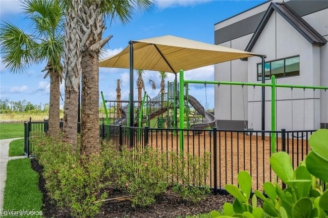 Building Photo - 19121 Hinkley Dr