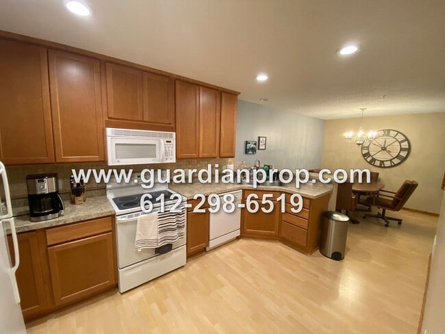 Building Photo - Lino Lakes Townhouse Available June 1, Open Floor Plan, Vaulted Ceilings, Fireplace, Loft, 2 Car ...