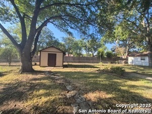 Building Photo - 205 Maple Dr