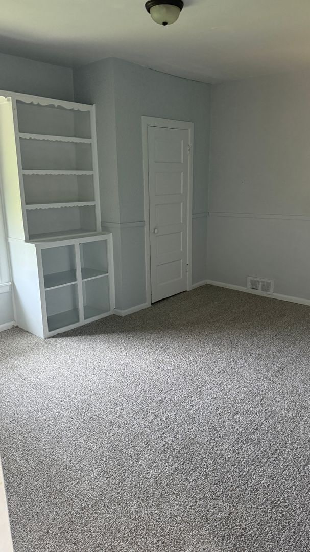 Building Photo - Large 3 bedroom Single Family Home