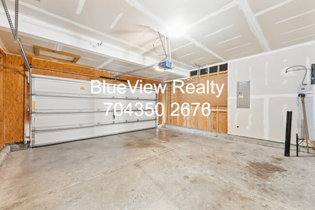 Building Photo - Beutiful 3 bed 2.5 bath with open area