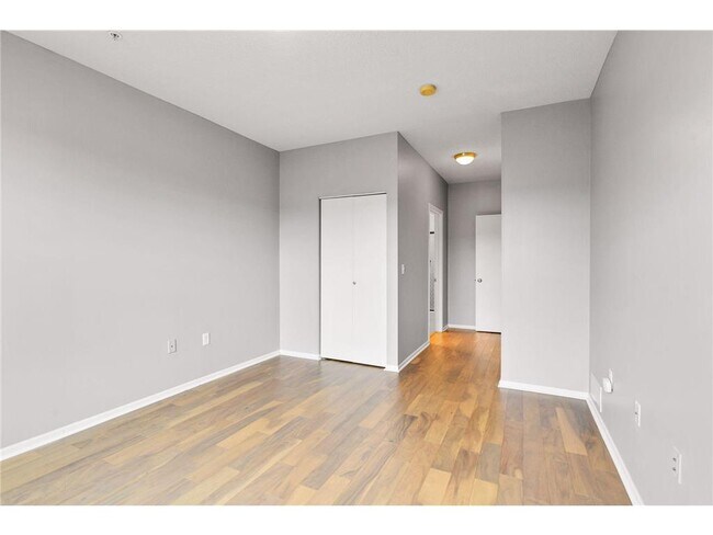 Building Photo - 560 2nd St