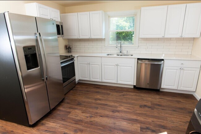 Kitchen - 2226 Cruzen St