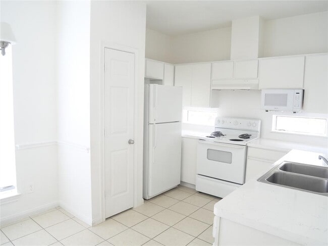 Building Photo - 6289 Wilcrest Dr