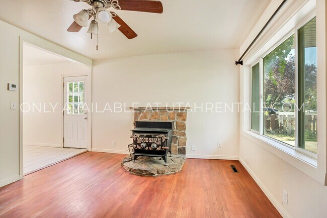 Building Photo - 363 S 800 E
