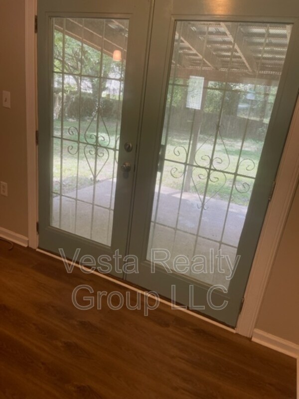 Building Photo - 181 Oldenburg Dr