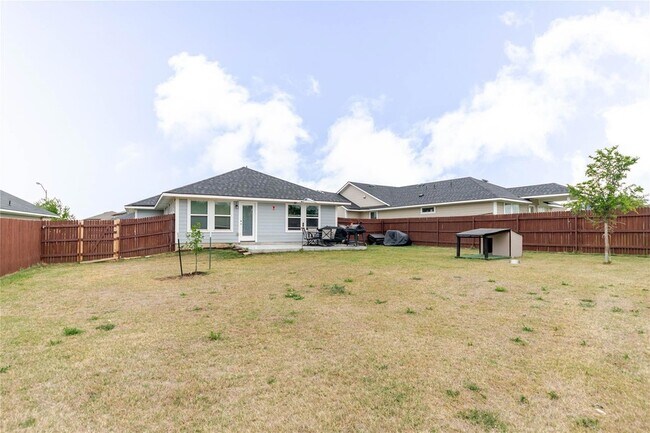 Building Photo - 303 Schuylerville Dr
