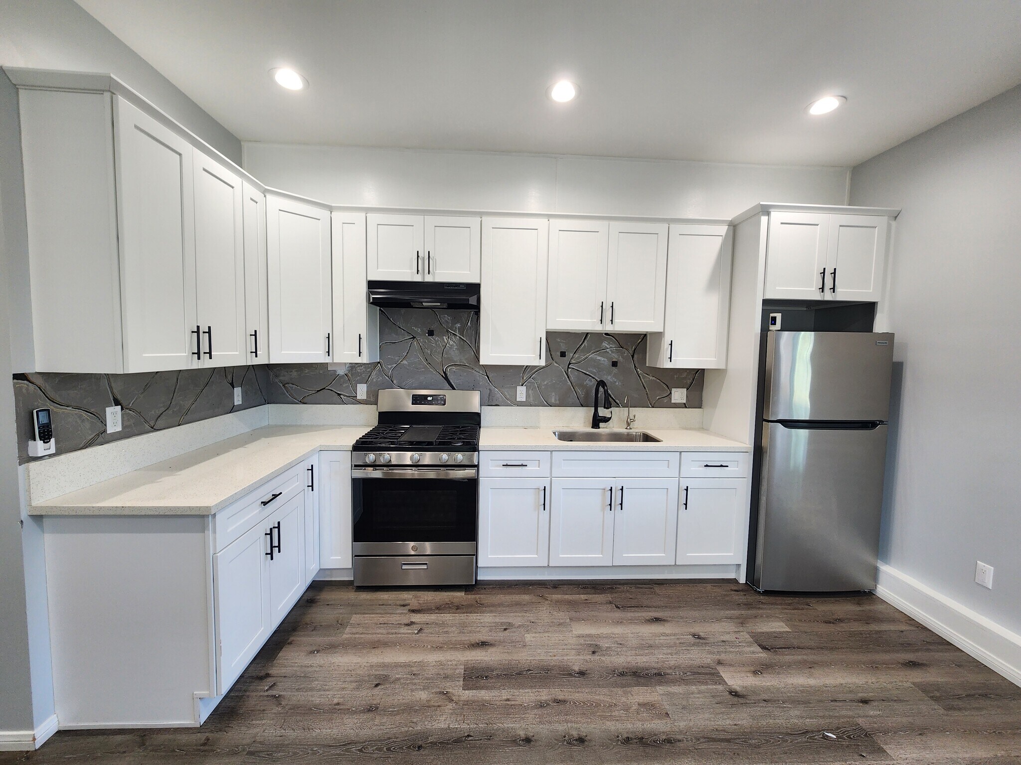 Building Photo - 13933 Cantlay St