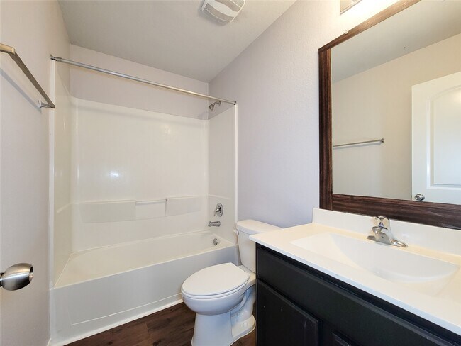 Building Photo - 5443 Dunsmore Harbor Ln