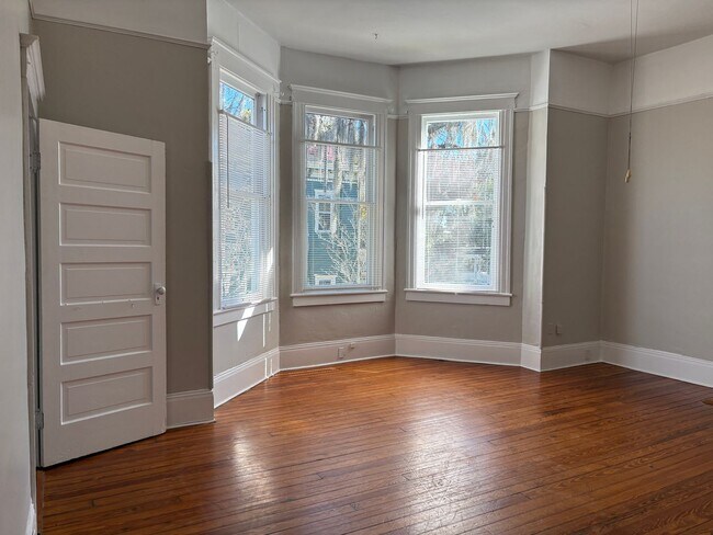 Building Photo - Beautiful Downtown Apartment