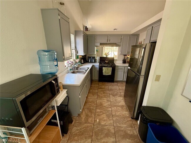 Building Photo - 1708 Crystal Chimes Dr