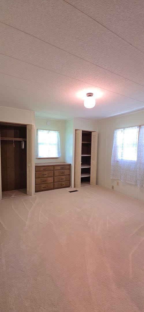 Building Photo - 2 bed 2 baths with carport