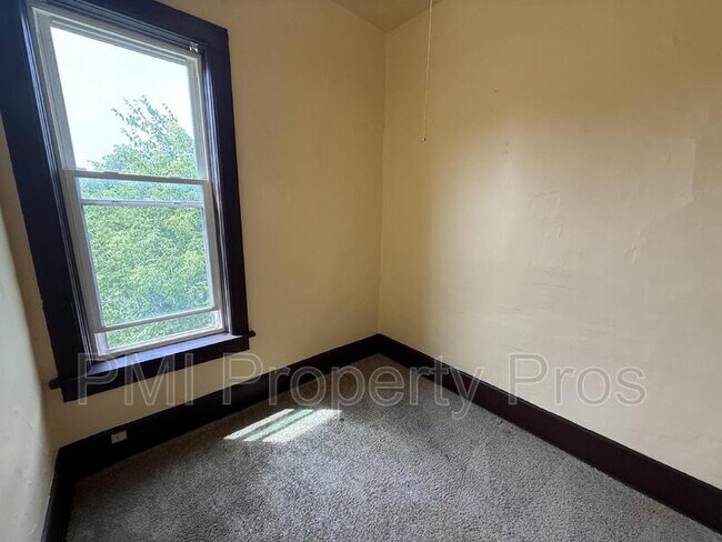 Building Photo - 2441 Dr. William Finlayson St