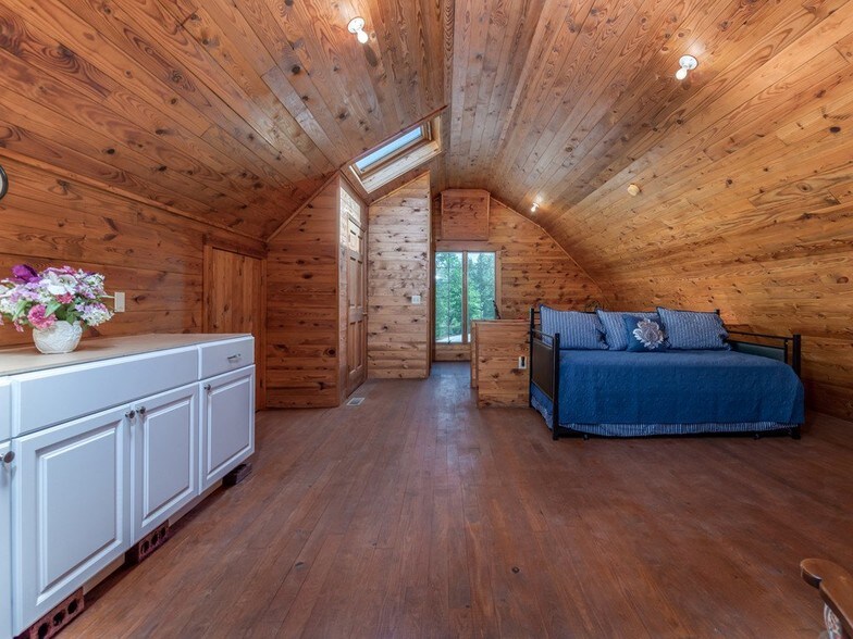 Great Room - 1087 Walker Rd