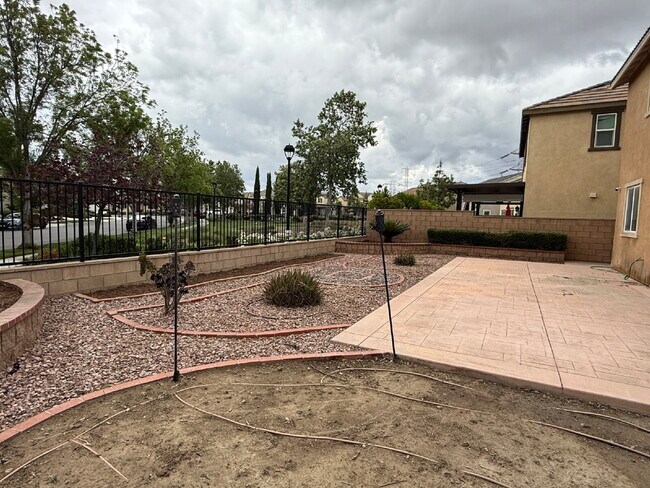 Building Photo - New flooring & paint!  Large backyard - landscaped and ready for garden!   Community pool, fitnes...