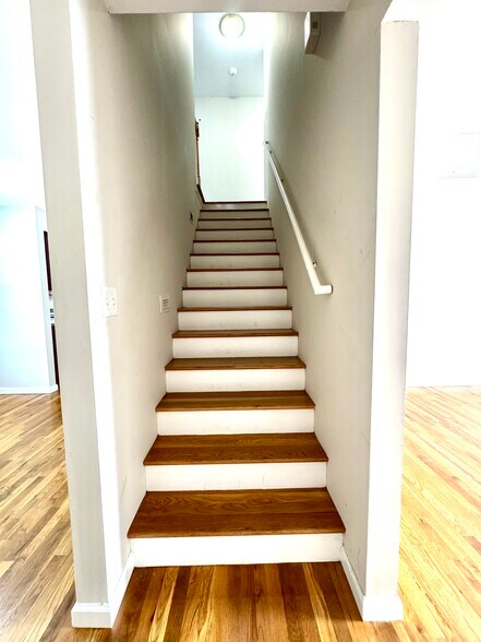 Building Photo - 641 Hampton Way