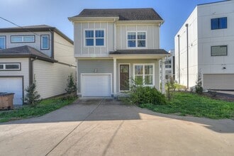 Building Photo - 908 Youngs Ln