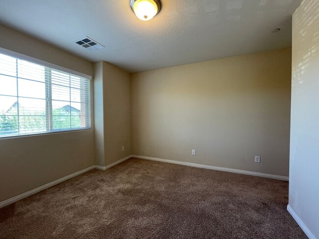 Building Photo - 4 BED 2.5 BATH 2 CAR GARAGE SINGLE FAMILY ...