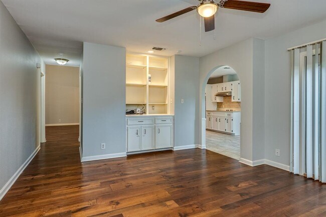 Building Photo - 8117 West Ct