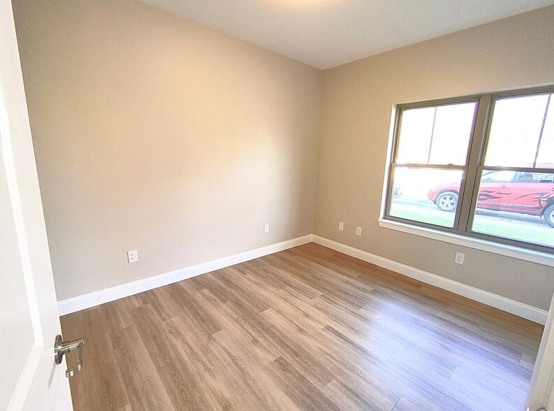 Building Photo - 34-34 W Valley Cir