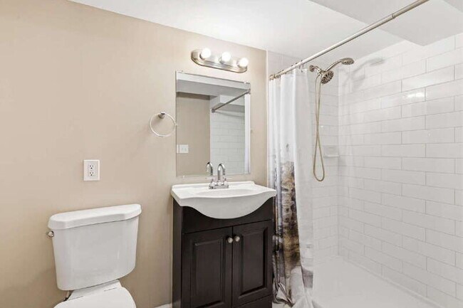 Building Photo - 3482 Dunhaven Rd