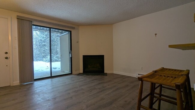 Building Photo - 1 bedroom Waterville Valley Condo Available for Year Round Lease! $1400/mo