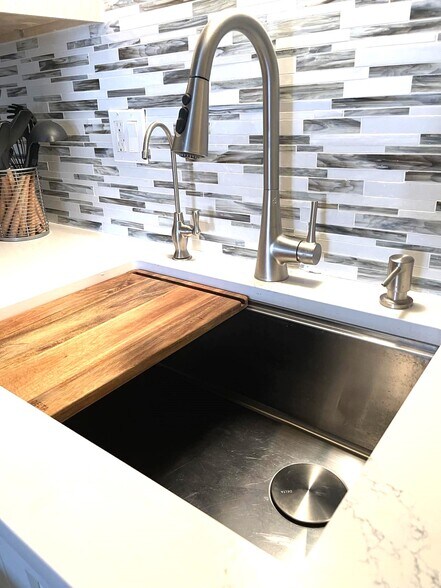 Delta Workstation Sink - 1265 Race St