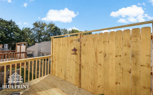 Building Photo - Great condo available now!