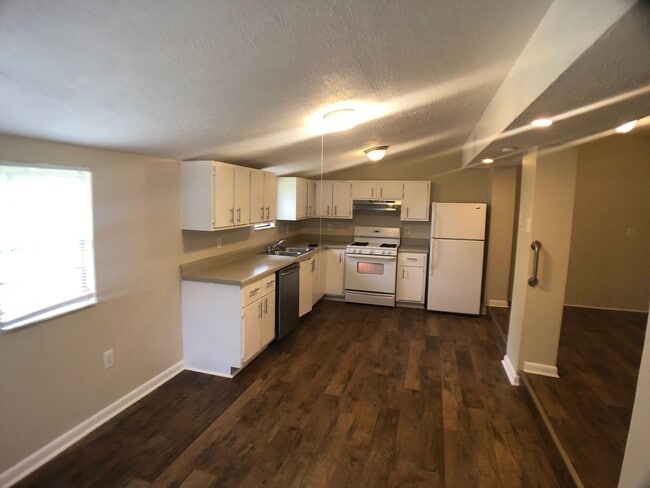 Building Photo - 3 bedroom one bath handy cap equipped
