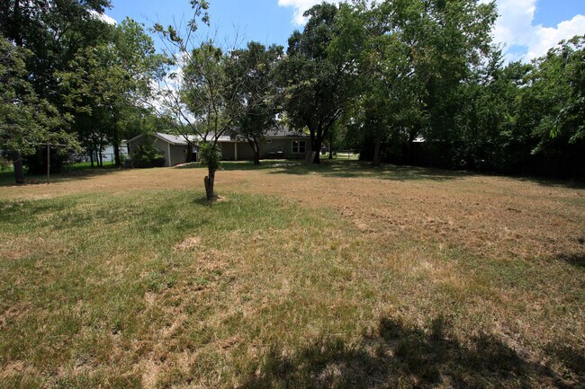 Building Photo - Awesome Home w/ 1/1 Studio Flex Space Just Half Block from Thomas Park!