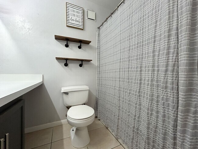 Building Photo - *3800 SW 20th Avenue - University Terrace West 206A - D