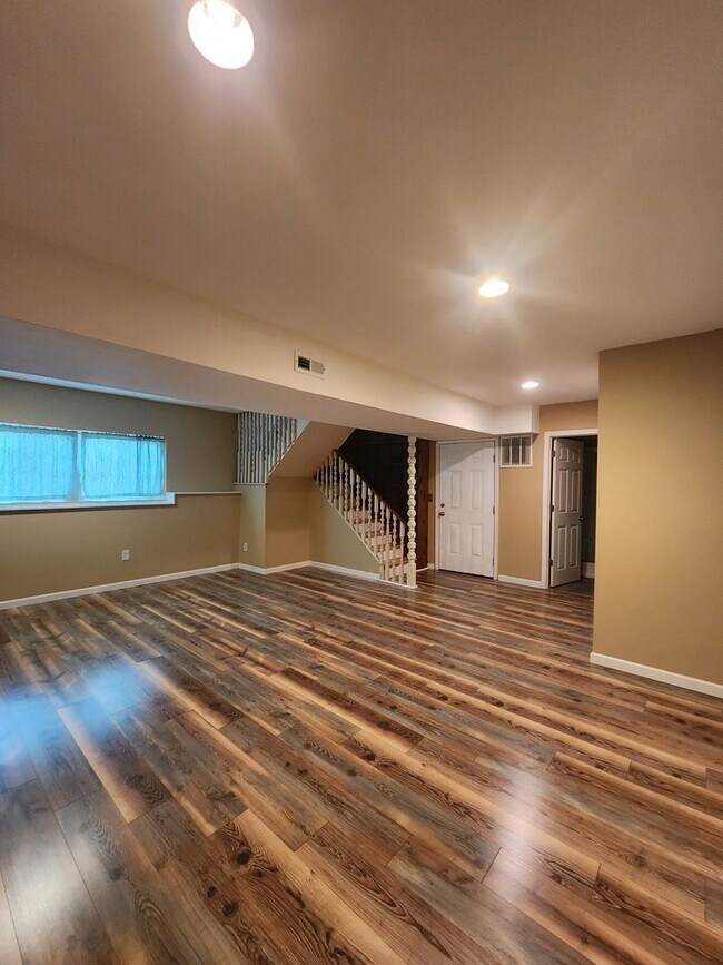 Building Photo - East Asheville Rental!