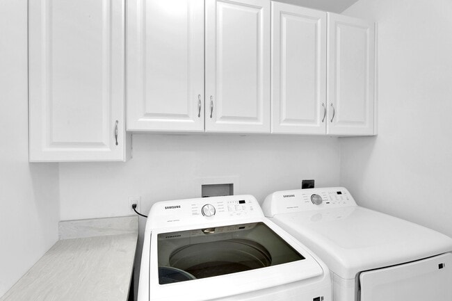 Building Photo - 211 Miraflores Dr